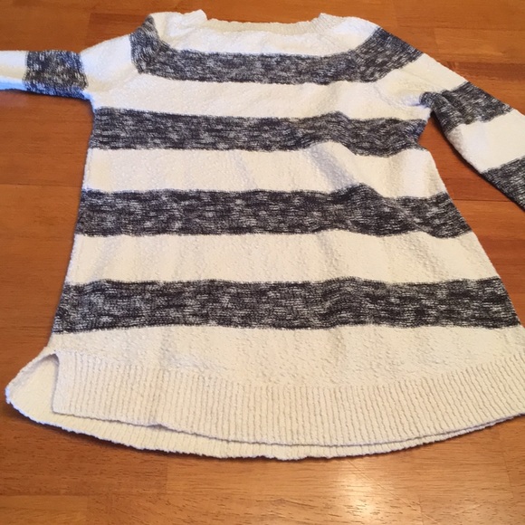 Navy Striped pullover w/ front pockets EUC - Picture 4 of 5